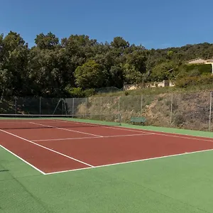 https://le-petit-vue-mer.fr-provencehotel.com